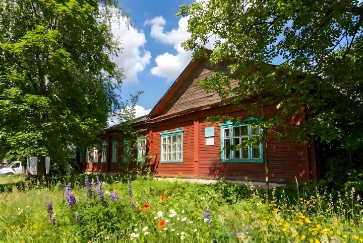 Нежилое здание, 1-этажное, площадь 430,0 кв.м, земельный участок, площадь 3546 кв.м: Ярославская обл., МО Переславль-Залесский, село Бектышево, ул. Центральная, д. 20